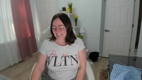 Snapshot of vika7333 chatting on 02.10.25 Ukrainian-woman online show from 02.10.25