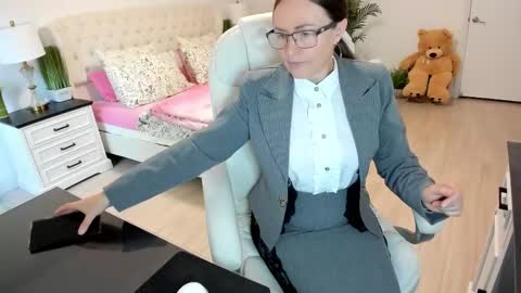 Snapshot of vika7333 chatting on 10.19.25 Ukrainian-woman online show from 10.19.25
