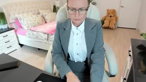 Snapshot of vika7333 chatting on 10.20.25 Ukrainian-woman online show from 10.20.25