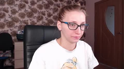 Snapshot of vikaericka chatting on 01.21.25 Vika online show from 01.21.25