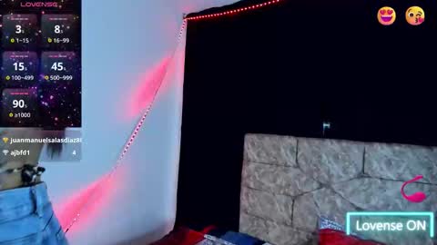 Snapshot of vikgomez chatting on 09.27.25 Vikgomez online show from 09.27.25