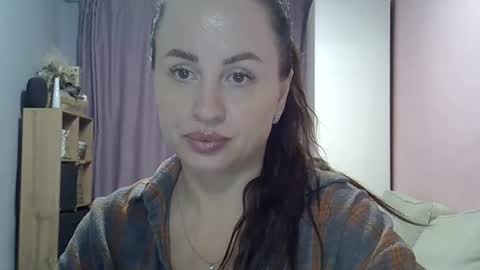 Snapshot of viki_red chatting on 11.04.25 viki_red online show from 11.04.25