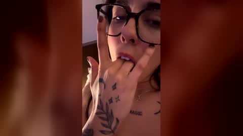 Snapshot of vikiangeletti chatting on 04.04.26 vikiangeletti online show from 04.04.26