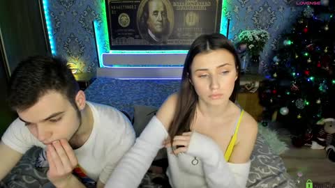 Snapshot of vikki_and_george chatting on 01.22.25 vikki and george online show from 01.22.25