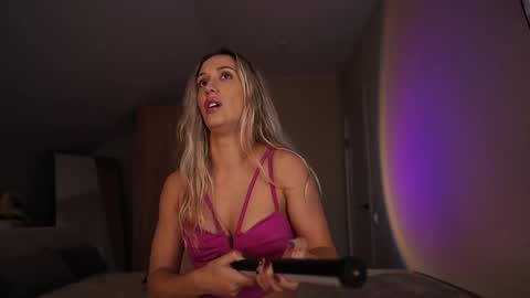 Snapshot of vikkilustfull chatting on 11.11.25 VIKKI online show from 11.11.25