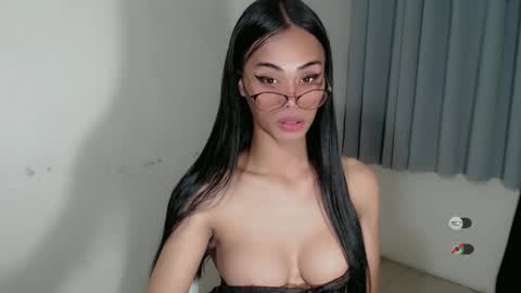 vikkylustfull online show from 01.30.25