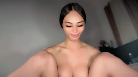 Snapshot of vikkylustfull chatting on 06.18.26 vikkylustfull online show from 06.18.26