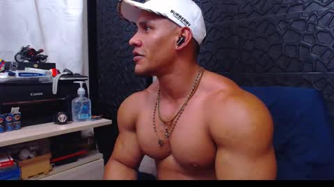 Snapshot of viktorherrera chatting on 12.31.24 Viktor Herrera online show from 12.31.24