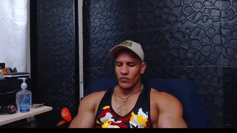 Snapshot of viktorherrera chatting on 01.05.25 Viktor Herrera online show from 01.05.25