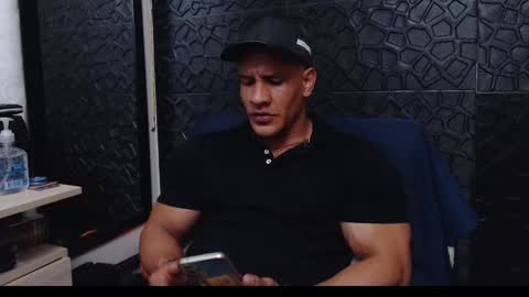 Snapshot of viktorherrera chatting on 01.07.25 Viktor Herrera online show from 01.07.25