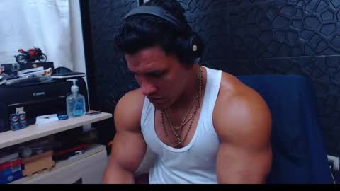 Snapshot of viktorherrera chatting on 01.25.25 Viktor Herrera online show from 01.25.25