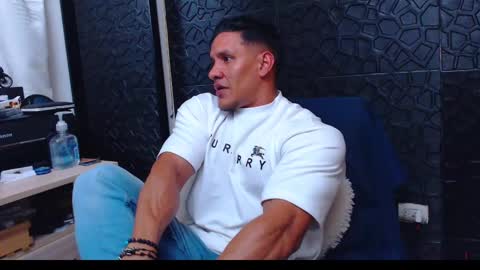 Snapshot of viktorherrera chatting on 01.26.25 Viktor Herrera online show from 01.26.25