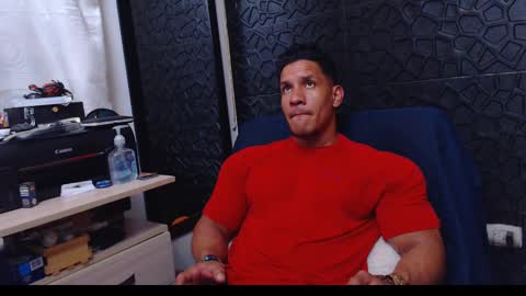 Snapshot of viktorherrera chatting on 01.28.25 Viktor Herrera online show from 01.28.25