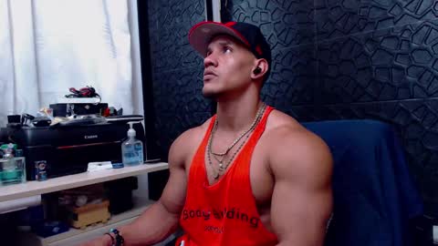 Snapshot of viktorherrera chatting on 02.05.25 Viktor Herrera online show from 02.05.25