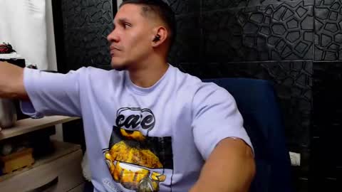 Snapshot of viktorherrera chatting on 02.19.25 Viktor Herrera online show from 02.19.25