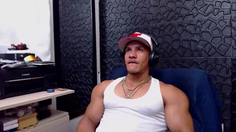 Snapshot of viktorherrera chatting on 02.24.25 Viktor Herrera online show from 02.24.25