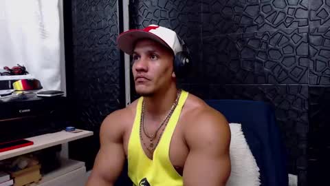 Snapshot of viktorherrera chatting on 02.25.25 Viktor Herrera online show from 02.25.25