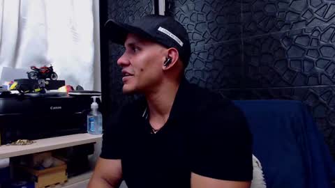 Snapshot of viktorherrera chatting on 03.08.25 Viktor Herrera online show from 03.08.25