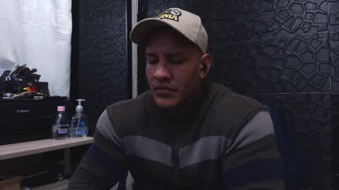 Snapshot of viktorherrera chatting on 09.25.25 Viktor Herrera online show from 09.25.25