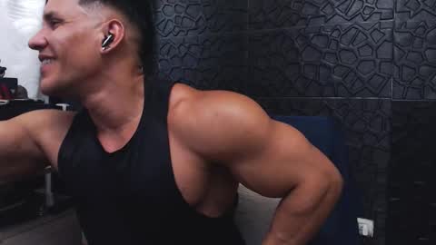 Snapshot of viktorherrera chatting on 09.29.25 Viktor Herrera online show from 09.29.25