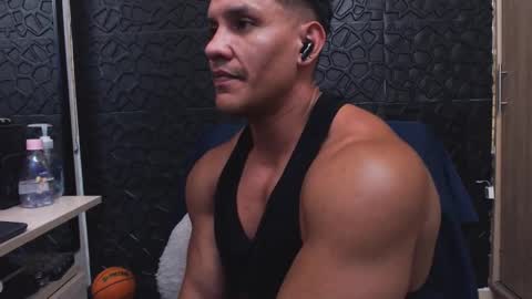 Snapshot of viktorherrera chatting on 10.04.25 Viktor Herrera online show from 10.04.25