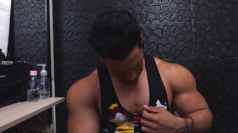 Snapshot of viktorherrera chatting on 10.06.25 Viktor Herrera online show from 10.06.25