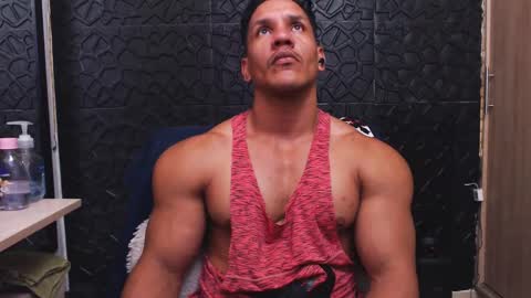 Snapshot of viktorherrera chatting on 10.07.25 Viktor Herrera online show from 10.07.25