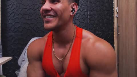 Snapshot of viktorherrera chatting on 10.15.25 Viktor Herrera online show from 10.15.25