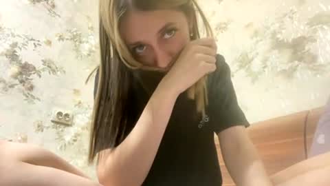 Snapshot of viktoria9898 chatting on 07.19.26 Sweett online show from 07.19.26