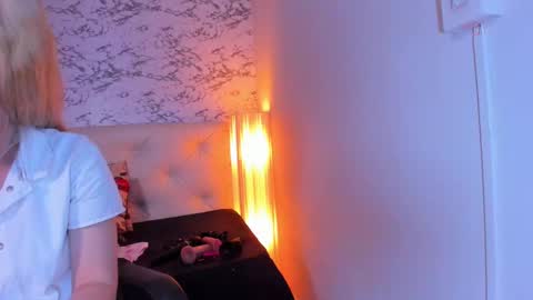 Snapshot of viktoria_davis_ chatting on 01.16.25 Viktoria online show from 01.16.25