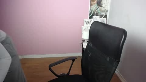 Snapshot of viktoria_lovely chatting on 12.20.24 viktoria_lovely online show from 12.20.24