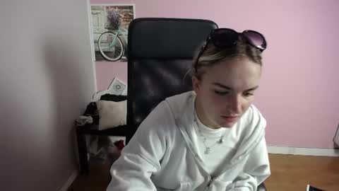 viktoria_lovely online show from 07.21.26