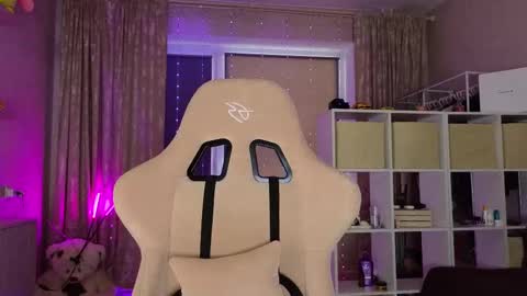 Snapshot of villuuvargas chatting on 03.10.25 Eva online show from 03.10.25