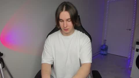 Snapshot of vincent__strong chatting on 12.24.24 Vincent Strong online show from 12.24.24