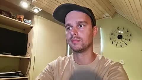 Snapshot of vincentbb1 chatting on 10.02.25 Vincent online show from 10.02.25