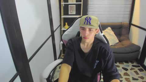 Snapshot of vincenthunter chatting on 12.10.24 Vincent online show from 12.10.24