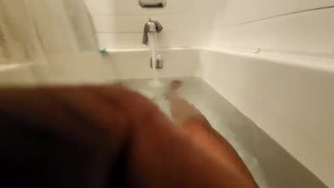 Snapshot of vineshh chatting on 02.08.25 Vino Girthyboi online show from 02.08.25