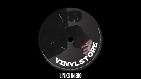 Snapshot of vinylstore chatting on 01.08.25 Diva Silvia online show from 01.08.25