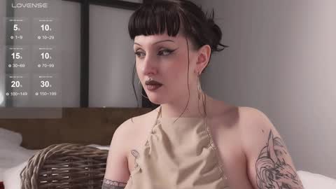 Snapshot of vinylstore chatting on 01.08.25 Diva Silvia online show from 01.08.25