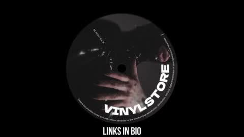 Snapshot of vinylstore chatting on 01.10.25 Diva Silvia online show from 01.10.25