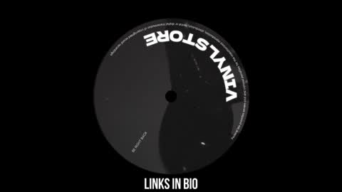 Snapshot of vinylstore chatting on 01.12.25 Diva Silvia online show from 01.12.25