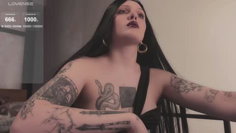 Snapshot of vinylstore chatting on 01.17.25 Diva Silvia online show from 01.17.25