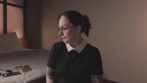 Snapshot of vinylstore chatting on 01.19.25 Diva Silvia online show from 01.19.25