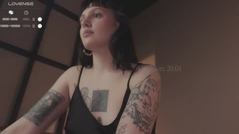 Snapshot of vinylstore chatting on 01.20.25 Diva Silvia online show from 01.20.25