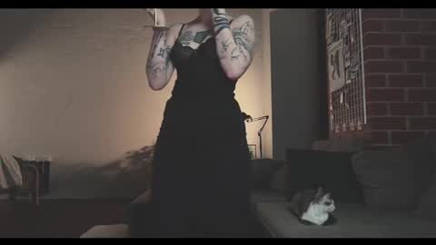 Snapshot of vinylstore chatting on 01.22.25 Diva Silvia online show from 01.22.25