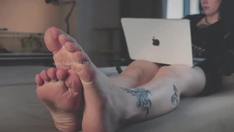 Snapshot of vinylstore chatting on 01.27.25 Diva Silvia online show from 01.27.25