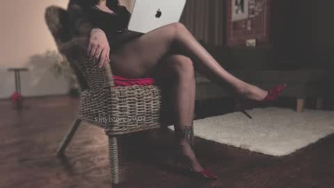 Snapshot of vinylstore chatting on 01.29.25 Diva Silvia online show from 01.29.25