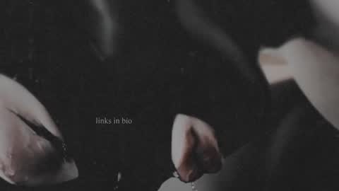 Snapshot of vinylstore chatting on 02.01.25 Diva Silvia online show from 02.01.25