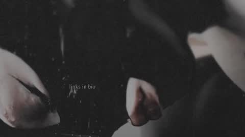 Snapshot of vinylstore chatting on 02.02.25 Diva Silvia online show from 02.02.25