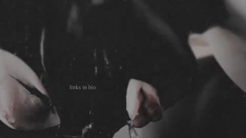 Snapshot of vinylstore chatting on 02.05.25 Diva Silvia online show from 02.05.25